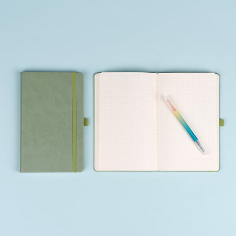 Notebook Green, dotted, 13 × 21 cm