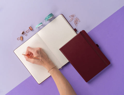 Notebook Balacron red, dotted, 15 × 21 cm