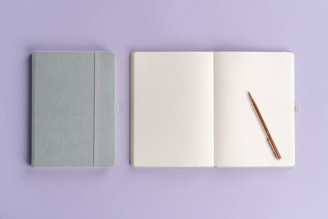 Notebook Balacron silver, dotted, 15 × 21 cm