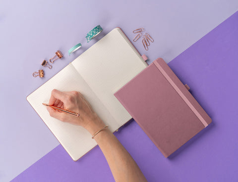 Notebook Aprint Neo pink, dotted, 15 × 21 cm